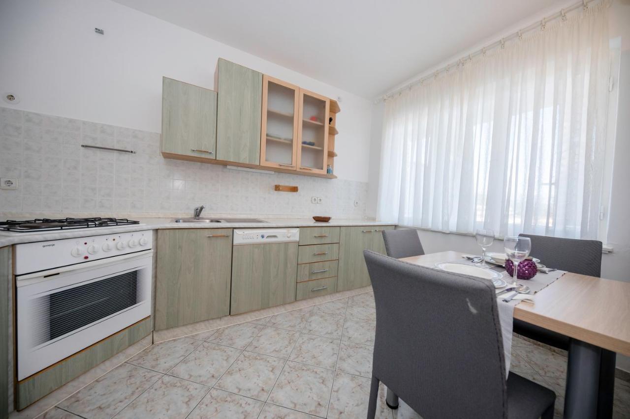Apartments And Rooms Bolero Rab Town Exterior foto