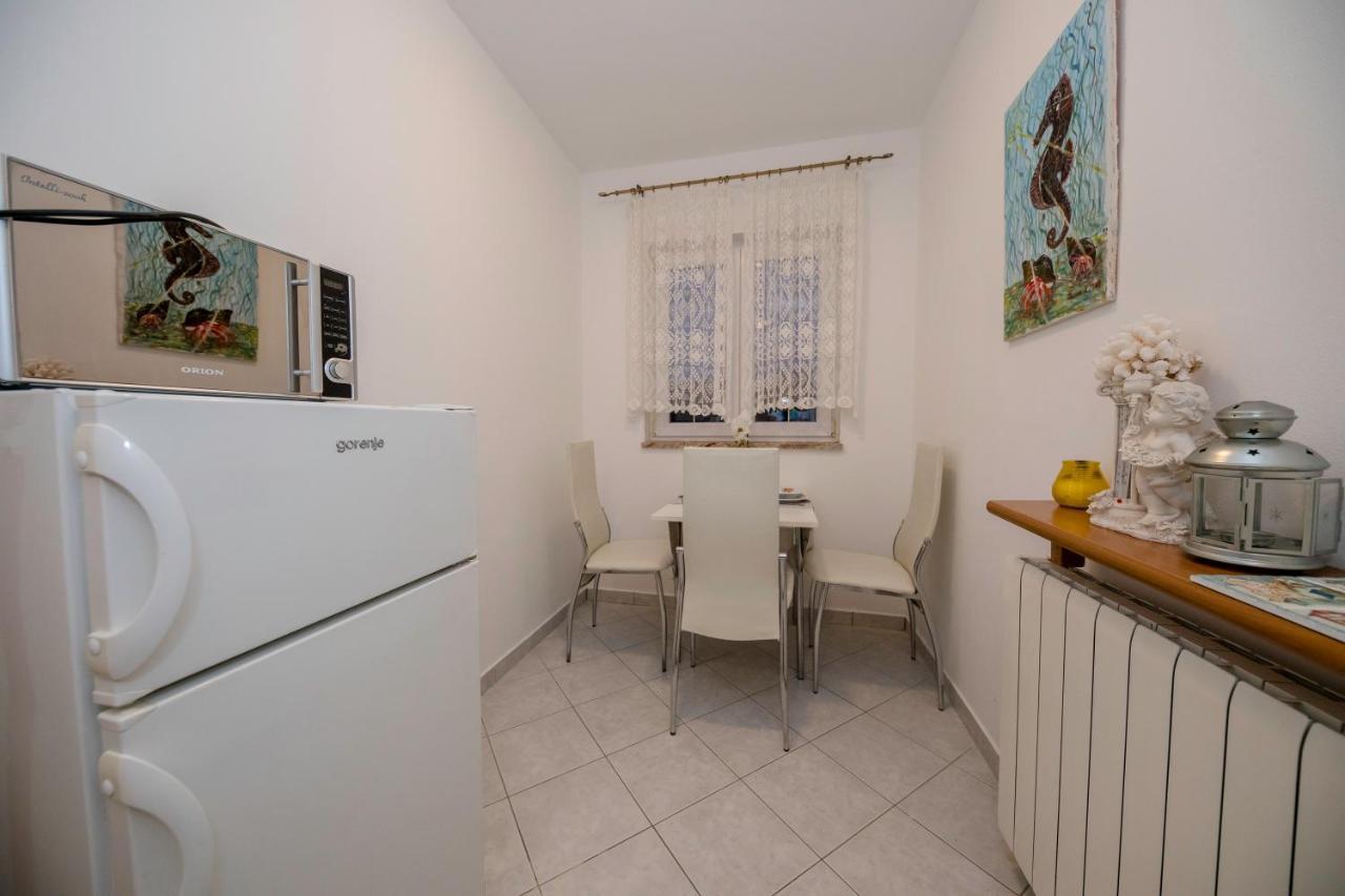 Apartments And Rooms Bolero Rab Town Exterior foto